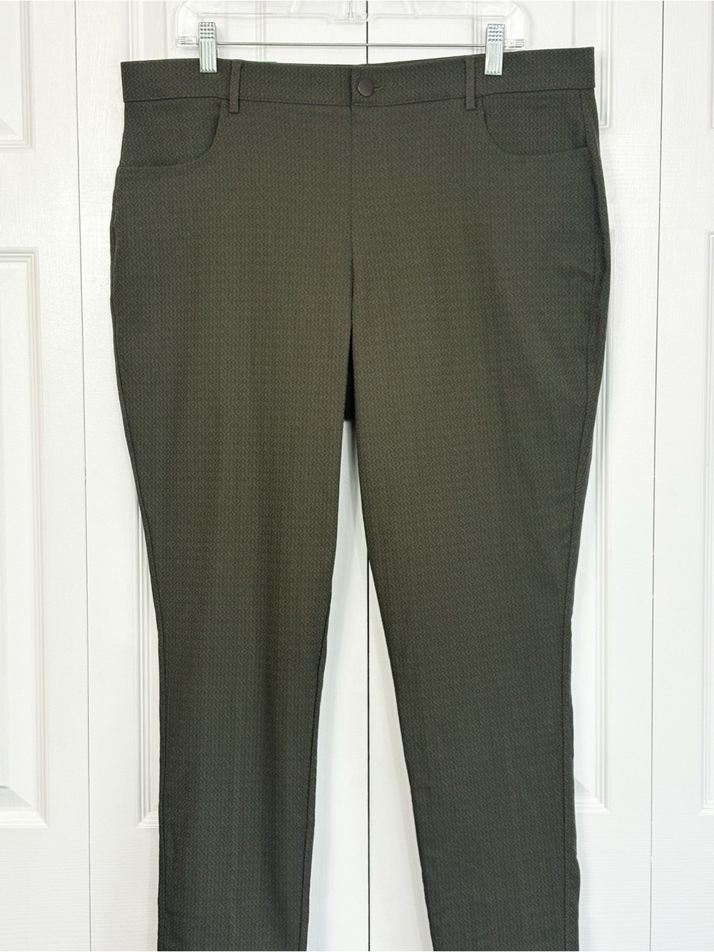 NWT Mario Serrani Italy Olive Green Textured Pull-On Slim Ankle Pants XL